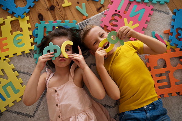 siblings-playing-with-brain-teaser-toys